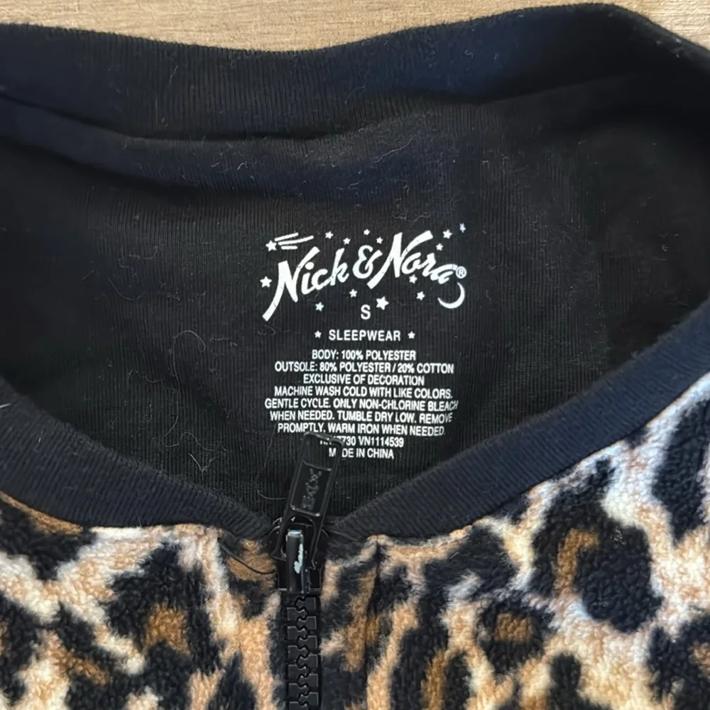 Women’s footed PJs - Picture 3 of 3